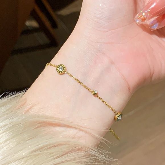 Stainless steel Roman number with stones bracelet (gold tone) - Picture 2 of 4